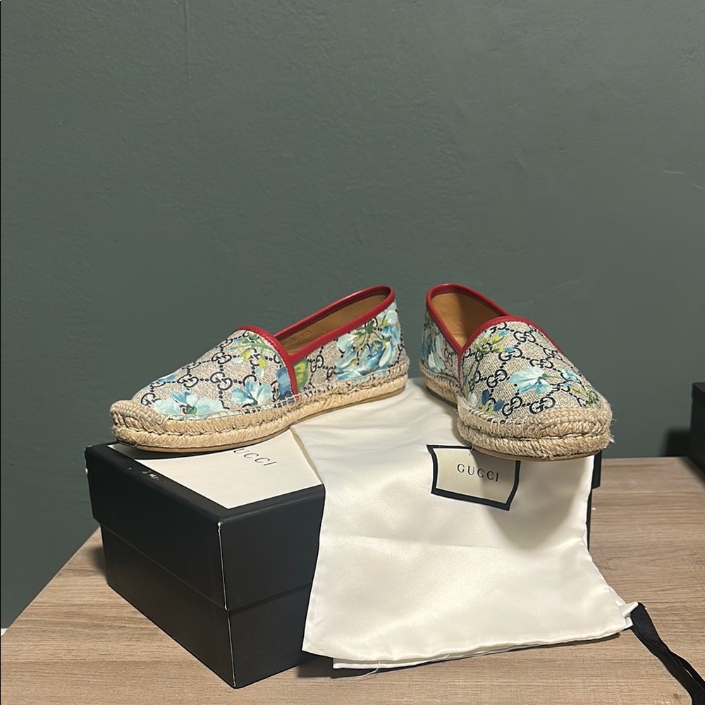 Gucci Women's Floral Espadrilles - Red and Cream
